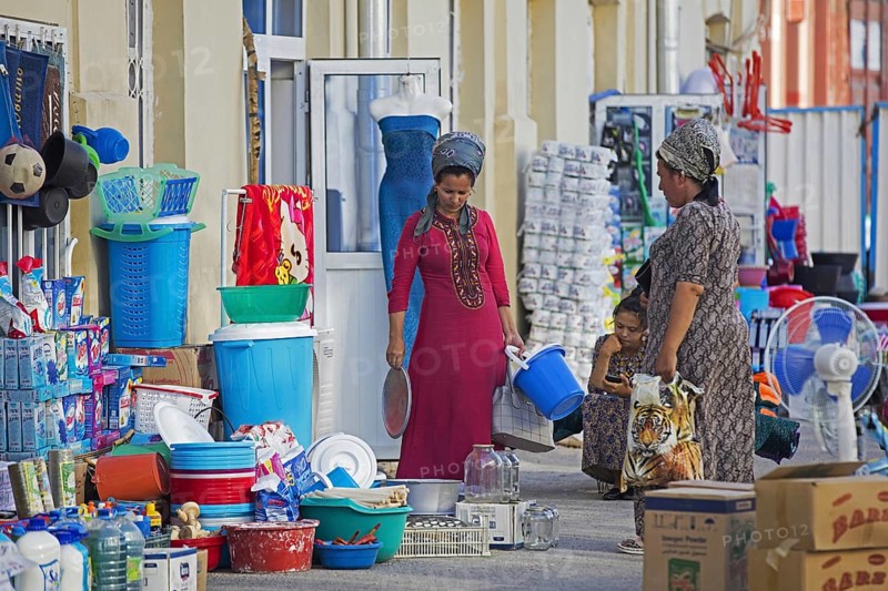 Turkmen women shopping for household articles