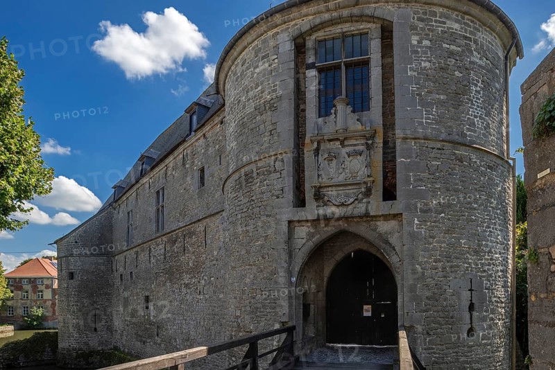 Entrance gate with coats of arms of the Chateau de Feluy