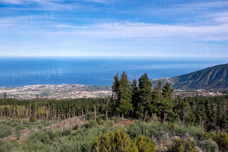 View of the coast from the Mirador de Mataznos