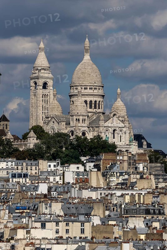 City view of the Sacre Coeur Basilica and Montmartre