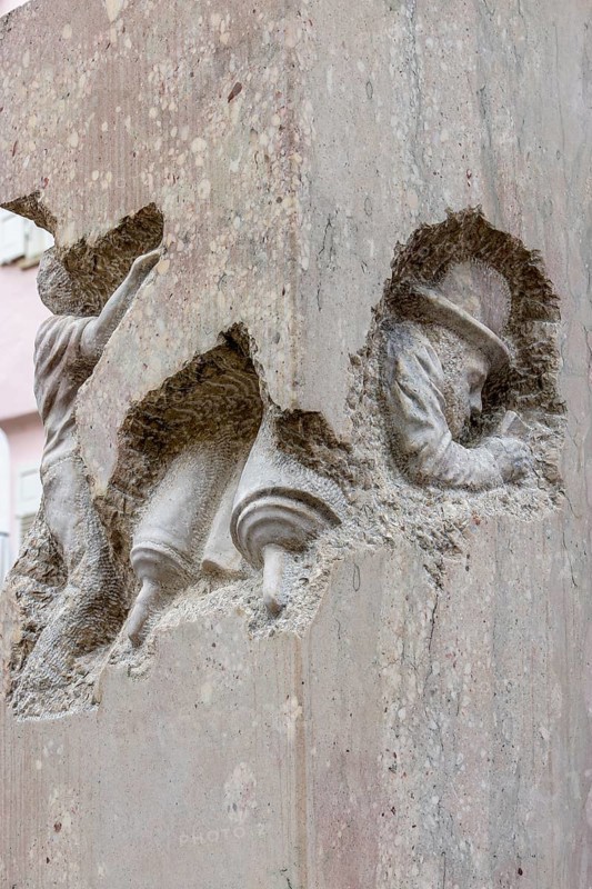 Detail with a carved stone figure on a stone column from the monument Jewish Life in Rottenburg by the artist Ralf Ehmann Eskefen