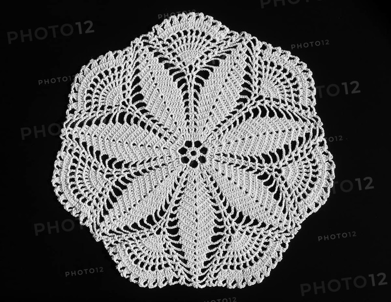 Paper orntal doily