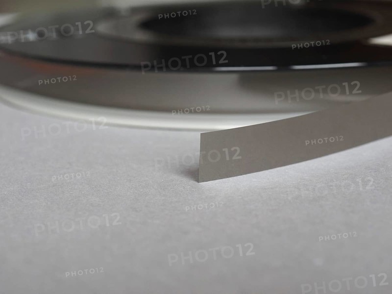 Magnetic tape reel