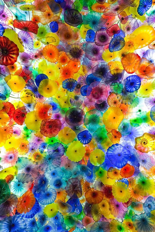 Jellyfish-like glass objects as art objects