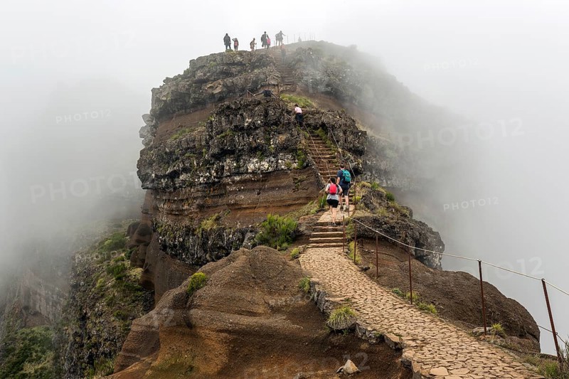 Hikers on the PR1 Vereda do Areeiro hiking trail in the fog