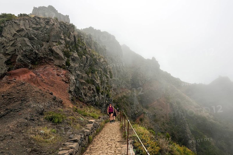 Hikers on the PR1 Vereda do Areeiro hiking trail in the fog