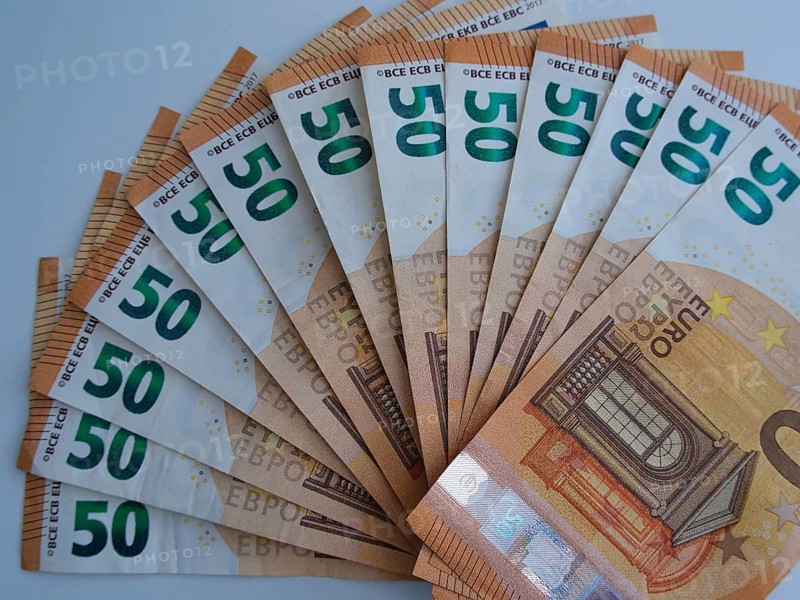 Symbol photo on the subject of cash
