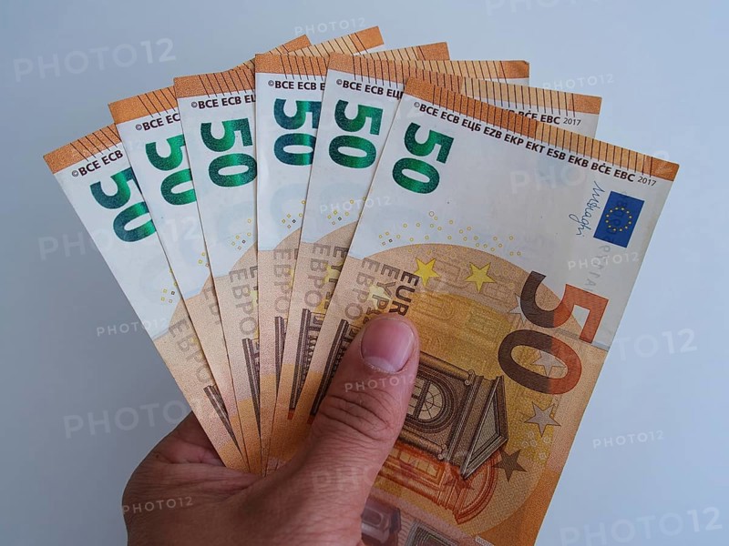 Symbol photo on the subject of cash