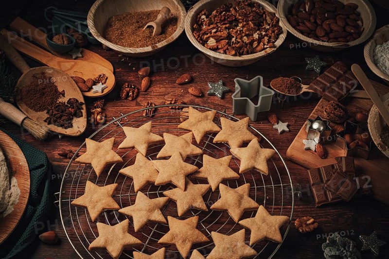 Cinnamon stars baked on a cake rack