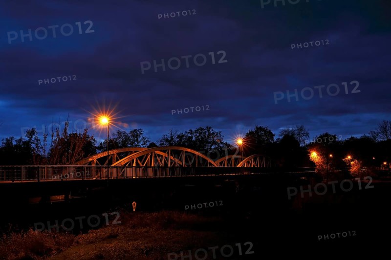 Woerlitz railway bridge near Dessau-Rosslau over the River Mulde at night