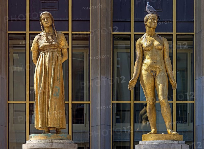 Golden statues by Felix Alexandre Desruelles