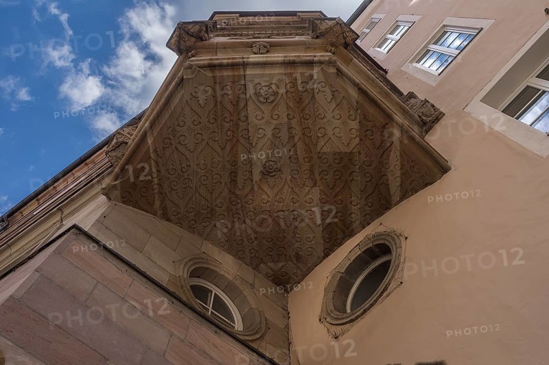 Relief structure on the underside of a historic residential kerb
