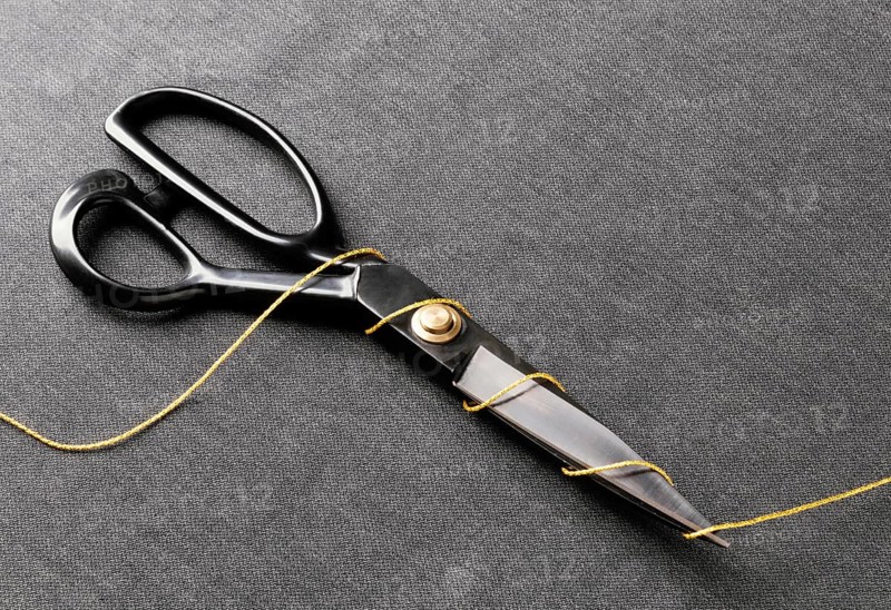 High angle scissors with thread