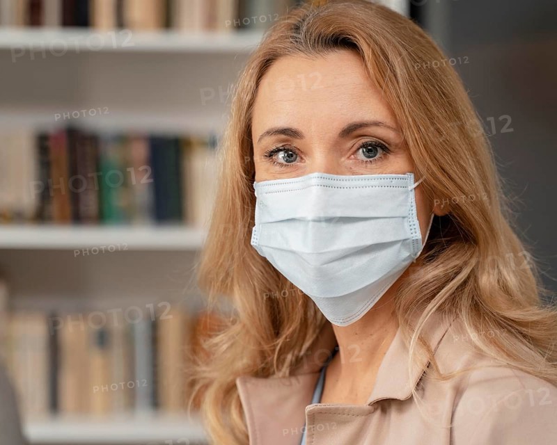 Portrait therapist with mask therapy office