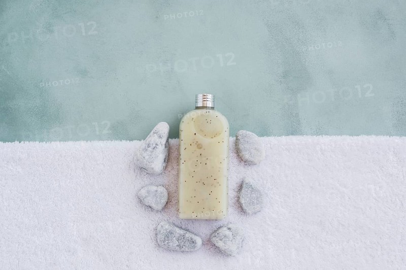 Shower gel towel with rocks
