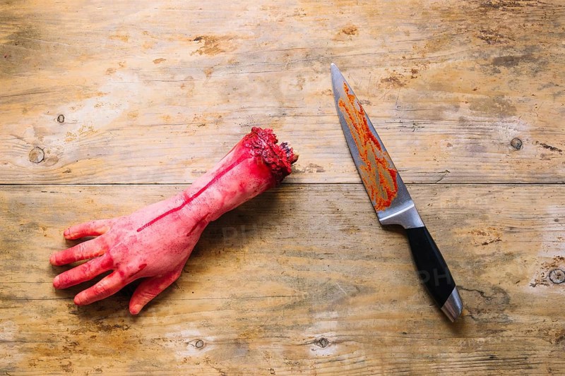 Artificial cut hand blood knife