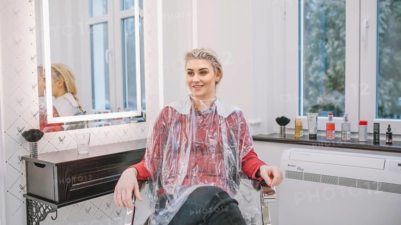 Content client with hair dye