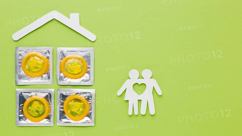 Contraception method arrangement green background