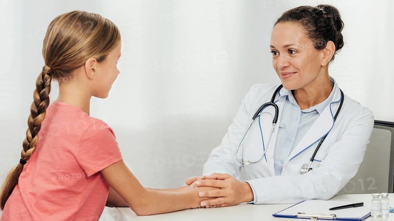 Medium shot doctor talking kid