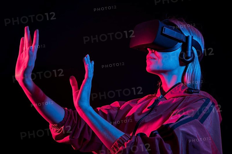 Medium shot woman wearing vr glasses