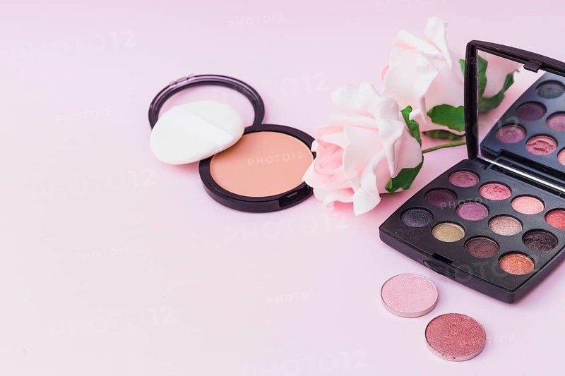 Sponge with blusher pink rose eyeshadow palette colored background