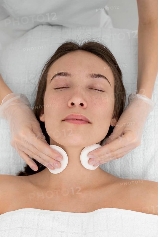 Female client salon face care routine with cleansing disks 5