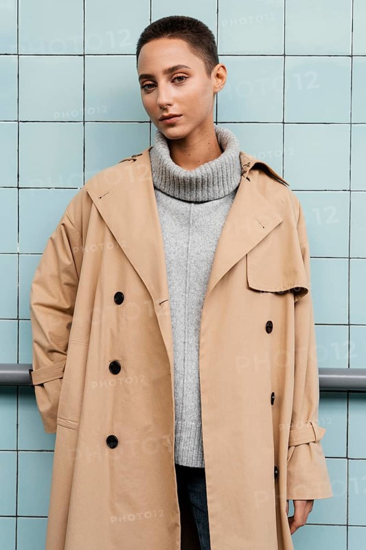 Medium shot woman coat posing