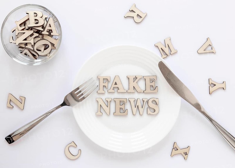 Plate with with fake news