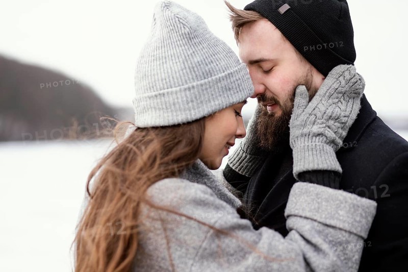 Side view young couple hugging 2