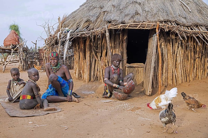 Black women with children of the Hamar