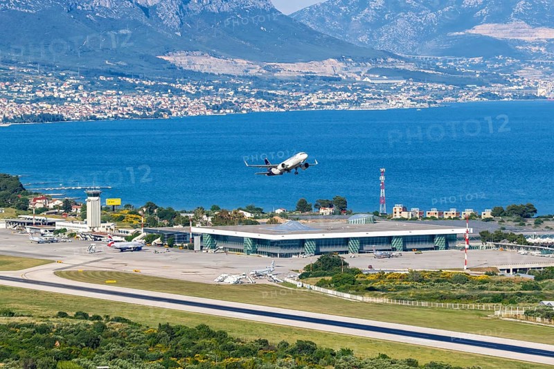A Lufthansa Airbus A320neo aircraft with the registration D-AINT at Split Airport
