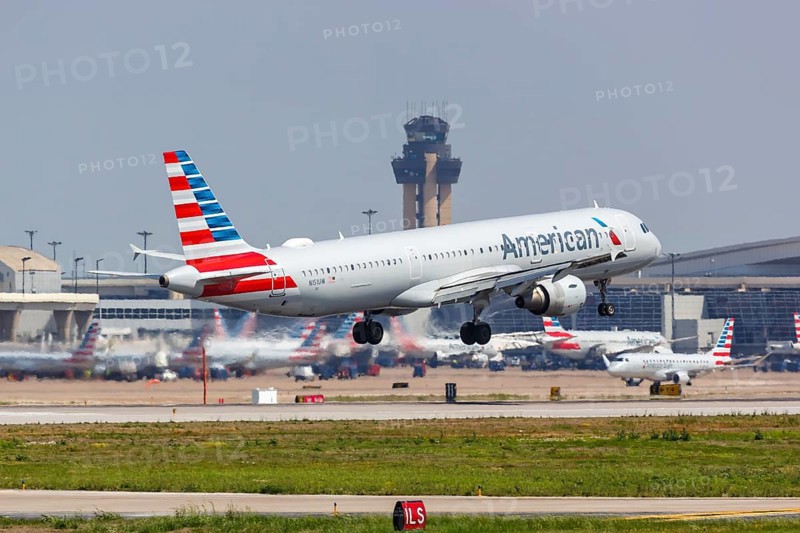 An American Airlines Airbus A321 aircraft with the registration number N151UW at Dallas Fort Worth Airport