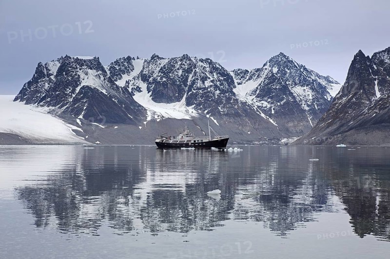 Expedition vessel