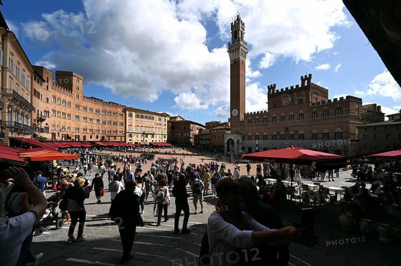 Piazza del Campo and Torre del Mangia