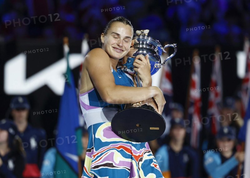 Aryna Sabalenka with the trophy
