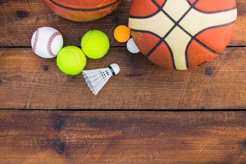 Ping pong ball baseball shuttlecock basketball tennis ball wooden plank