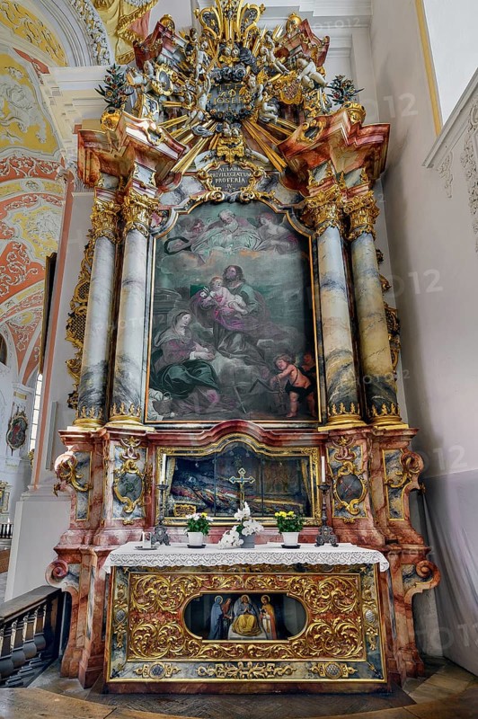 Side altar