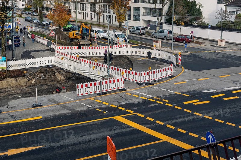 Yellow road markings