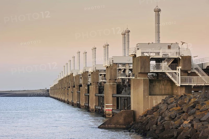 Storm flood barrier