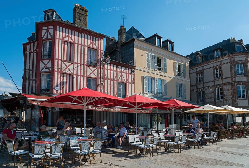 Old houses on Quai Saint-Etienne