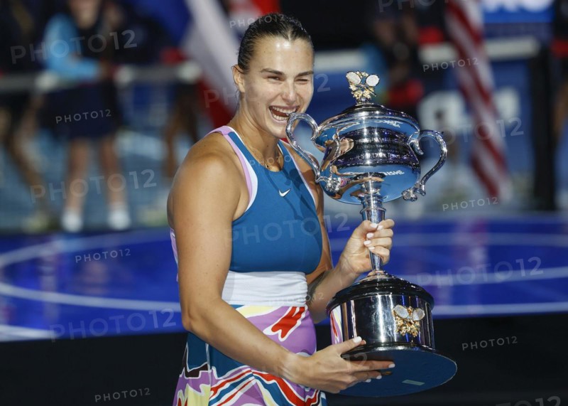 Aryna Sabalenka with the trophy