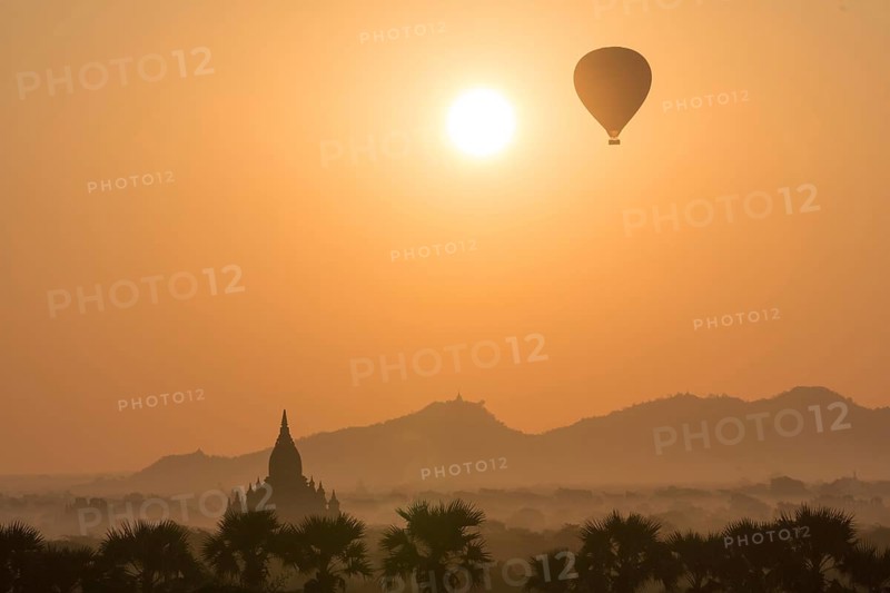 Ballone ueber Bagan