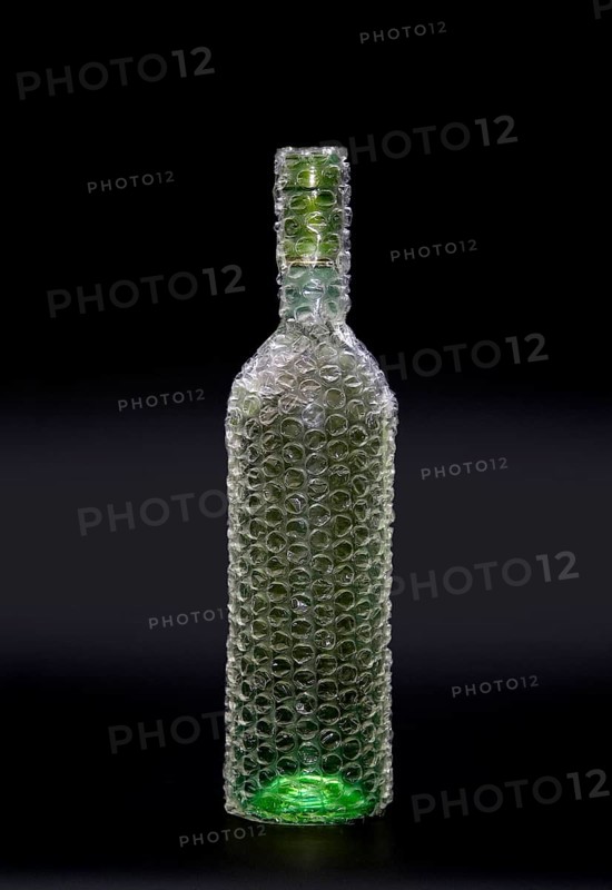 Wine bottle with bubble protection