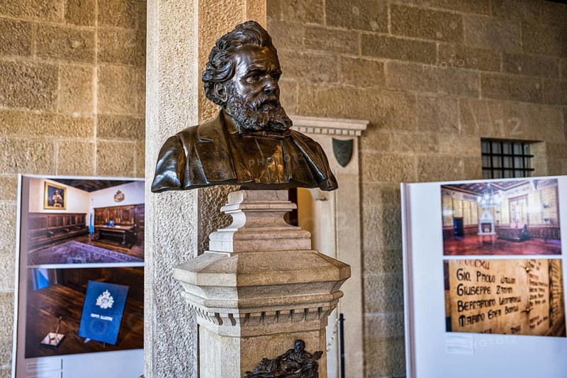 Bust of Giosue Carducci in the Palazzo Pubblico