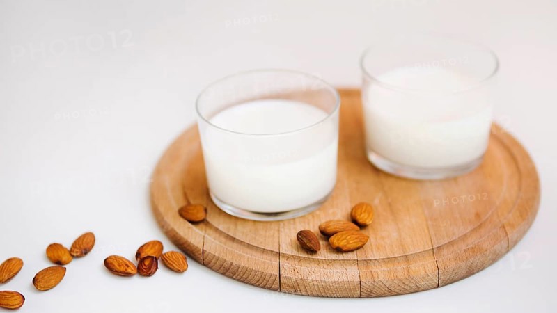 Fresh milk some almonds