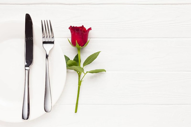 Top view arrangement with plate cutlery rose