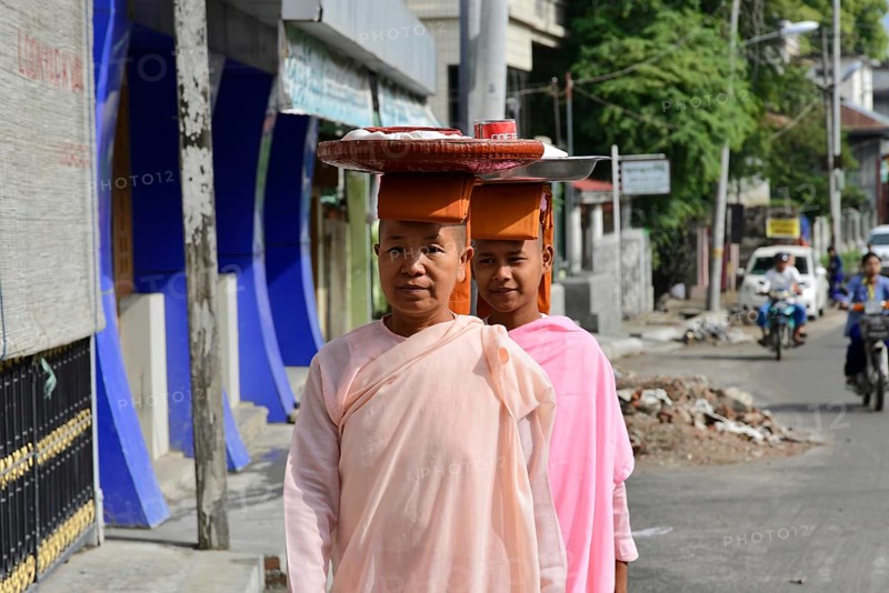 Buddhist nuns going begging
