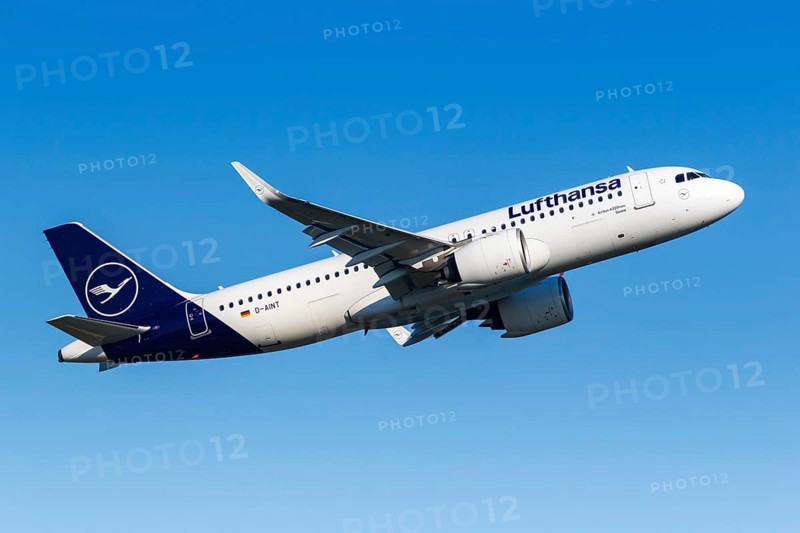 A Lufthansa Airbus A320neo aircraft with the registration D-AINT at Split Airport