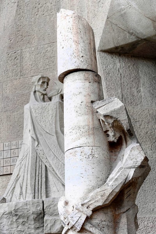 Sculpture of Jesus being flogged