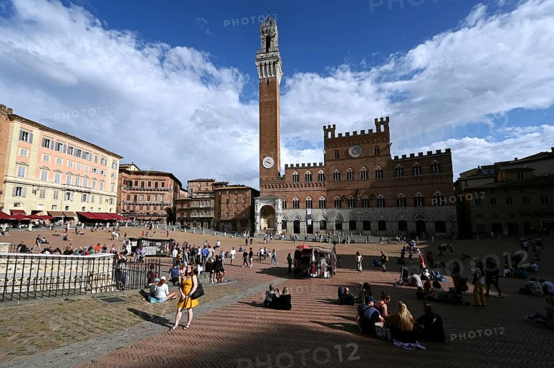 Piazza del Campo and Torre del Mangia